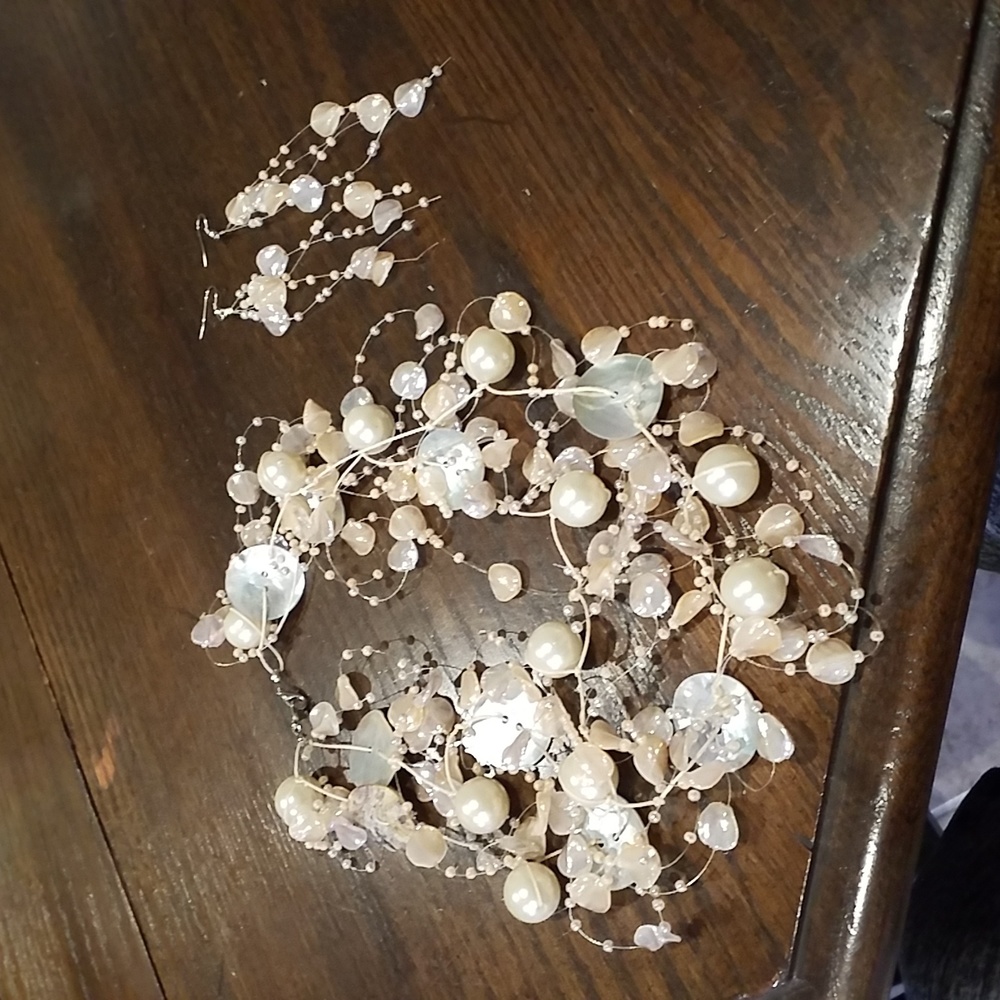 Pink/Peach/White/Irridescent Colors "Float" In This Neck Choker & Earrings Set